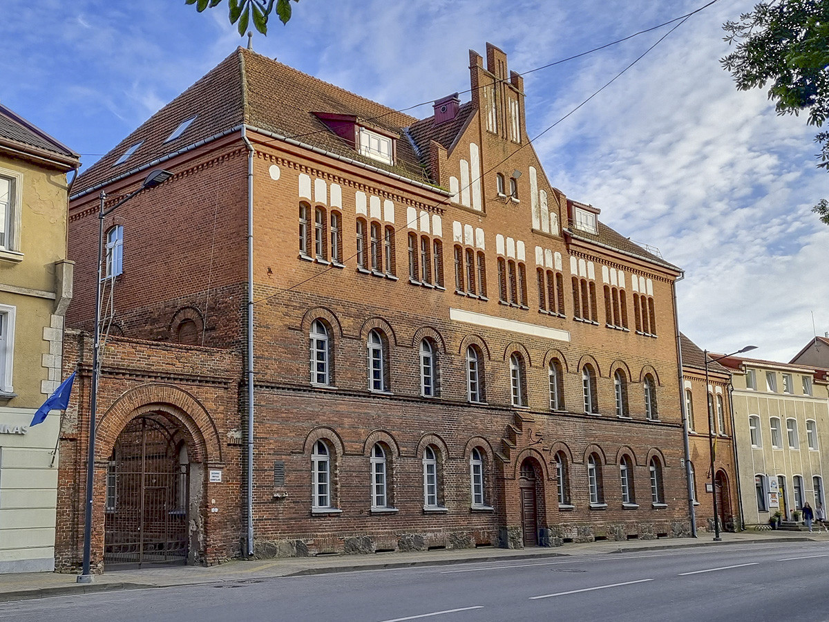 Buvusių teismo rūmų ir 200 vietų kalėjimo pastatas Šilutėje